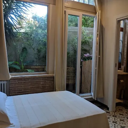 Palm Gallery Garden House מלון