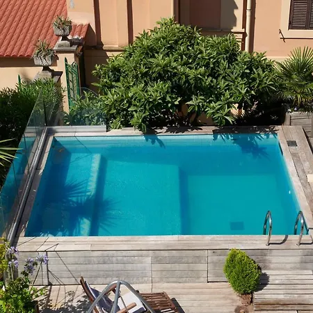 Palm Gallery Garden House מלון