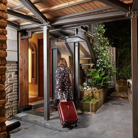 Palm Gallery Garden House מלון 3*