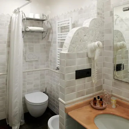מלון Palm Gallery Garden House 3*